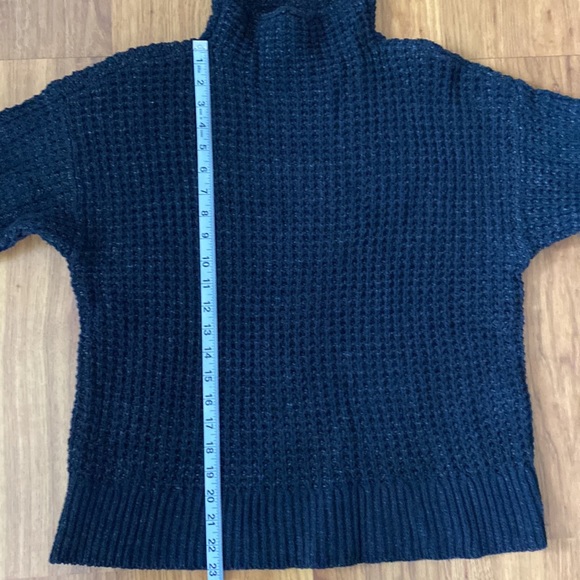 American Eagle mock turtleneck sweater in navy with flecks of white. - Picture 10 of 11